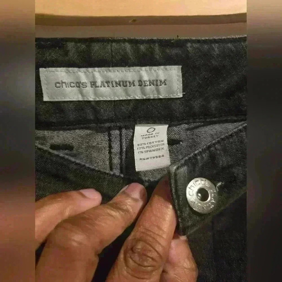 P7000 chico's platinum denim charcoal denim zipper leg skinny jeans size 0/ 28in - Picture 4 of 8